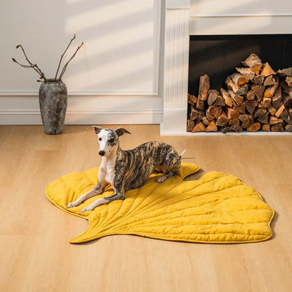 Nature-Inspired Leaf Pet Blanket – Stylish and Comfortable