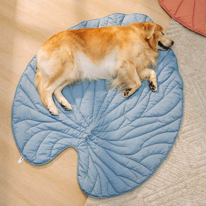 Nature-Inspired Leaf Pet Blanket – Stylish and Comfortable