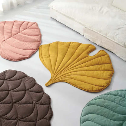 Nature-Inspired Leaf Pet Blanket – Stylish and Comfortable
