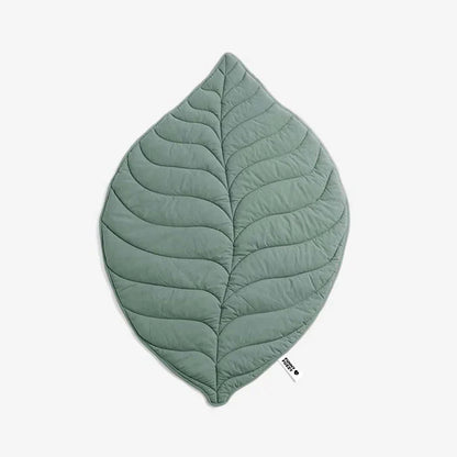 Nature-Inspired Leaf Pet Blanket – Stylish and Comfortable