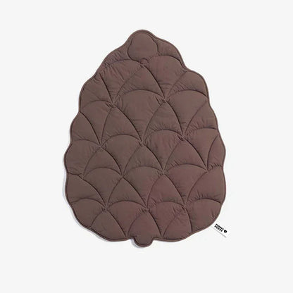 Nature-Inspired Leaf Pet Blanket – Stylish and Comfortable