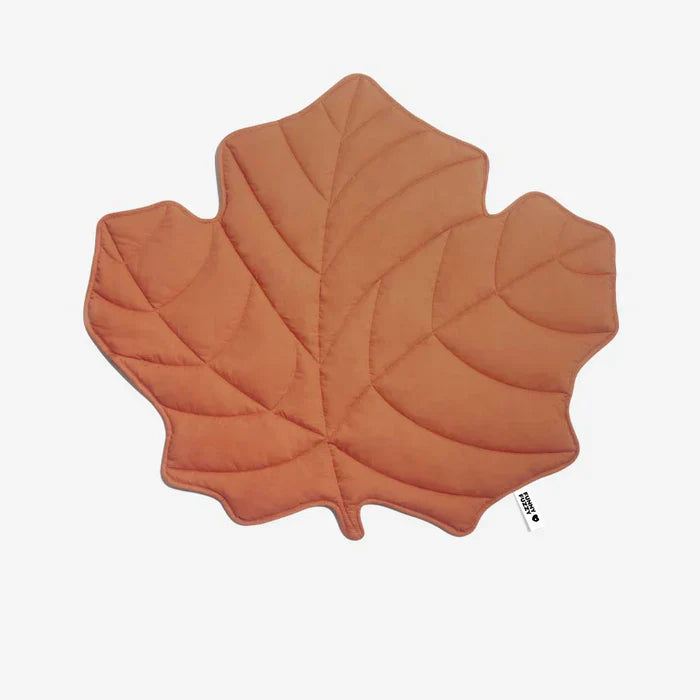 Nature-Inspired Leaf Pet Blanket – Stylish and Comfortable